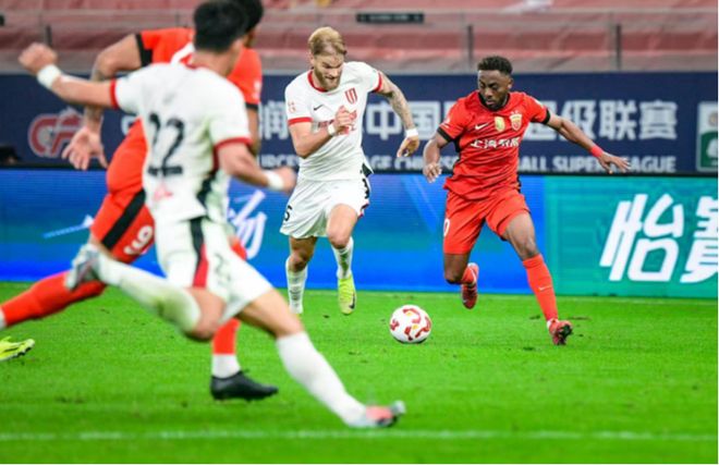 包含上海海港训练开放日;冲刺阶段防线松动引欢呼;中超在即;球探报告显示潜力的词条 包含上海海港训练开放日;冲刺阶段防线松动引欢呼;中超在即;球探报告显示潜力的词条