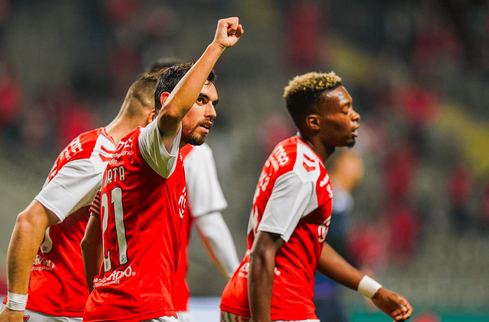 欧超杯关键时刻再迎强敌;纽卡斯尔伤情更新;主帅态度:悬念犹存;团队化学反应显著 欧超杯关键时刻再迎强敌;纽卡斯尔伤情更新;主帅态度:悬念犹存;团队化学反应显著